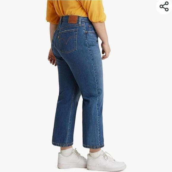 Levi's Women's Plus-Size 501 high rise Crop Jeans plus size 24W - Picture 2 of 5